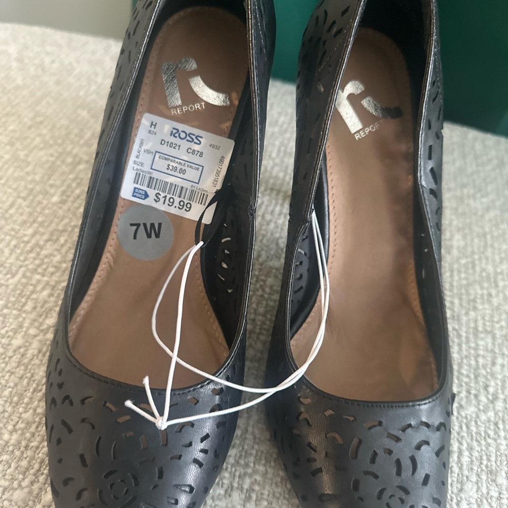 Report Women's Gray Cutout Heels